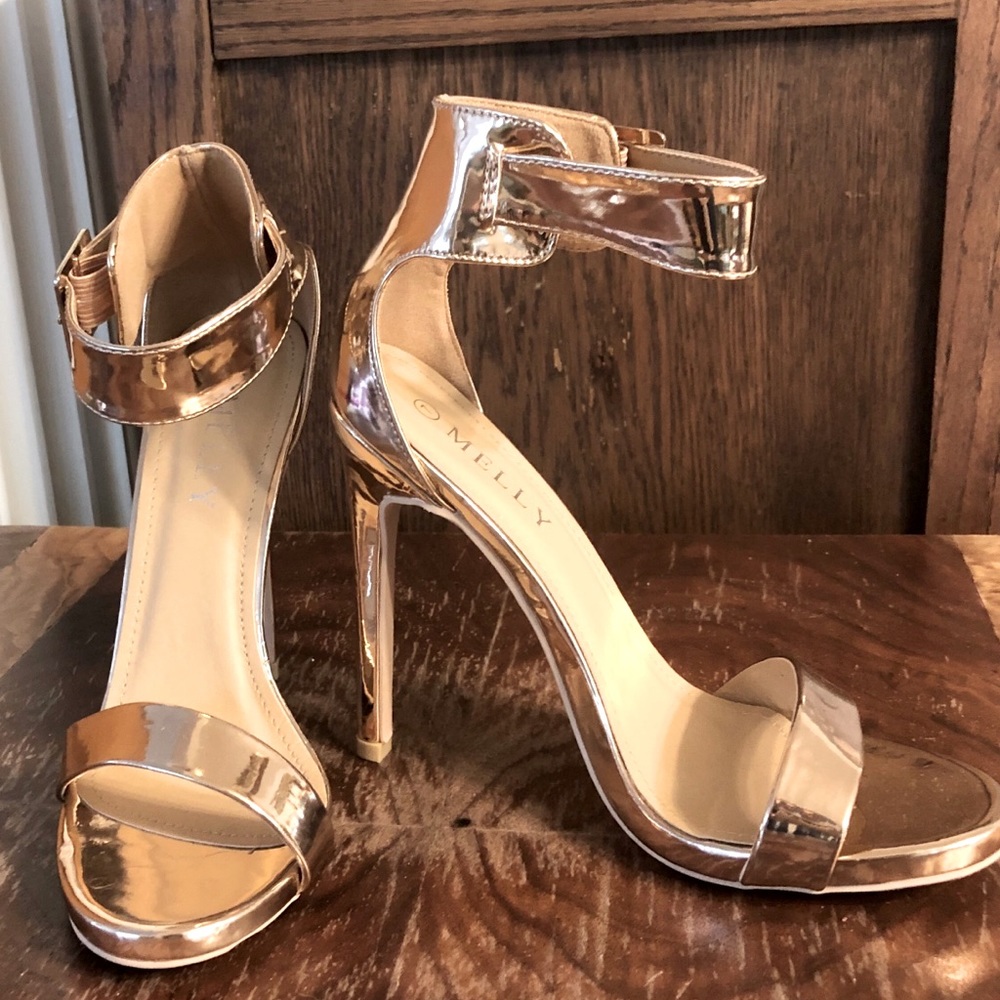 Super hot like liquid gold, ankle wrap stiletto size 7